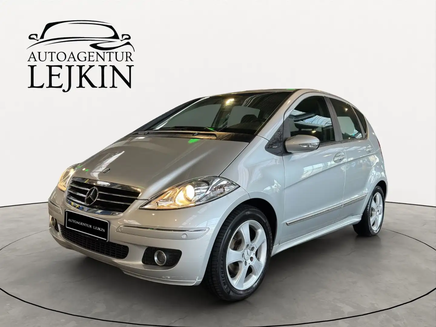 Mercedes-Benz A 170 *AUTOMATIK*TEILLEDER*PDC*SHZ*TEMPOMAT*PANO* Plateado - 1