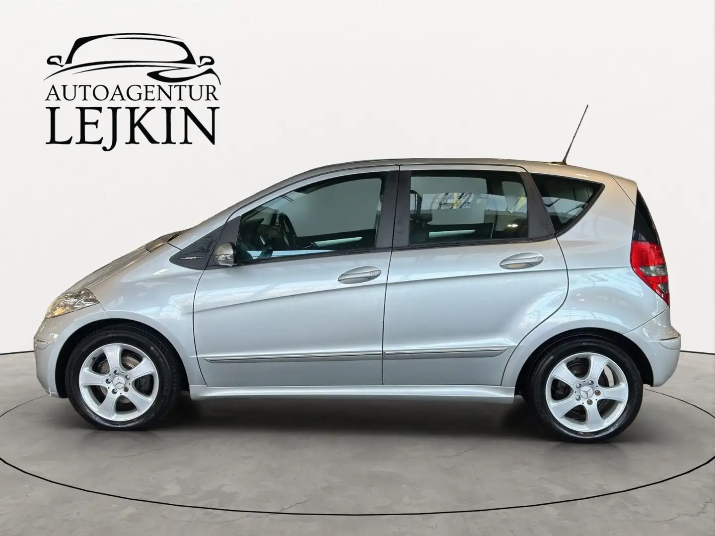 Mercedes-Benz A 170 *AUTOMATIK*TEILLEDER*PDC*SHZ*TEMPOMAT*PANO* Plateado - 2