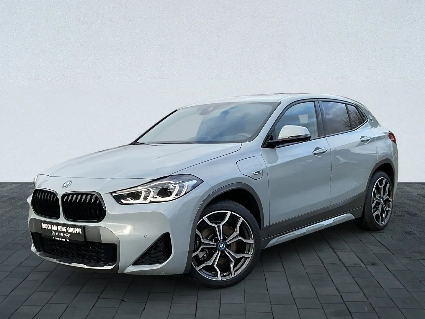 BMW X2 xDrive25e PANO ALED LHZ HUD PA DA Grau - 2