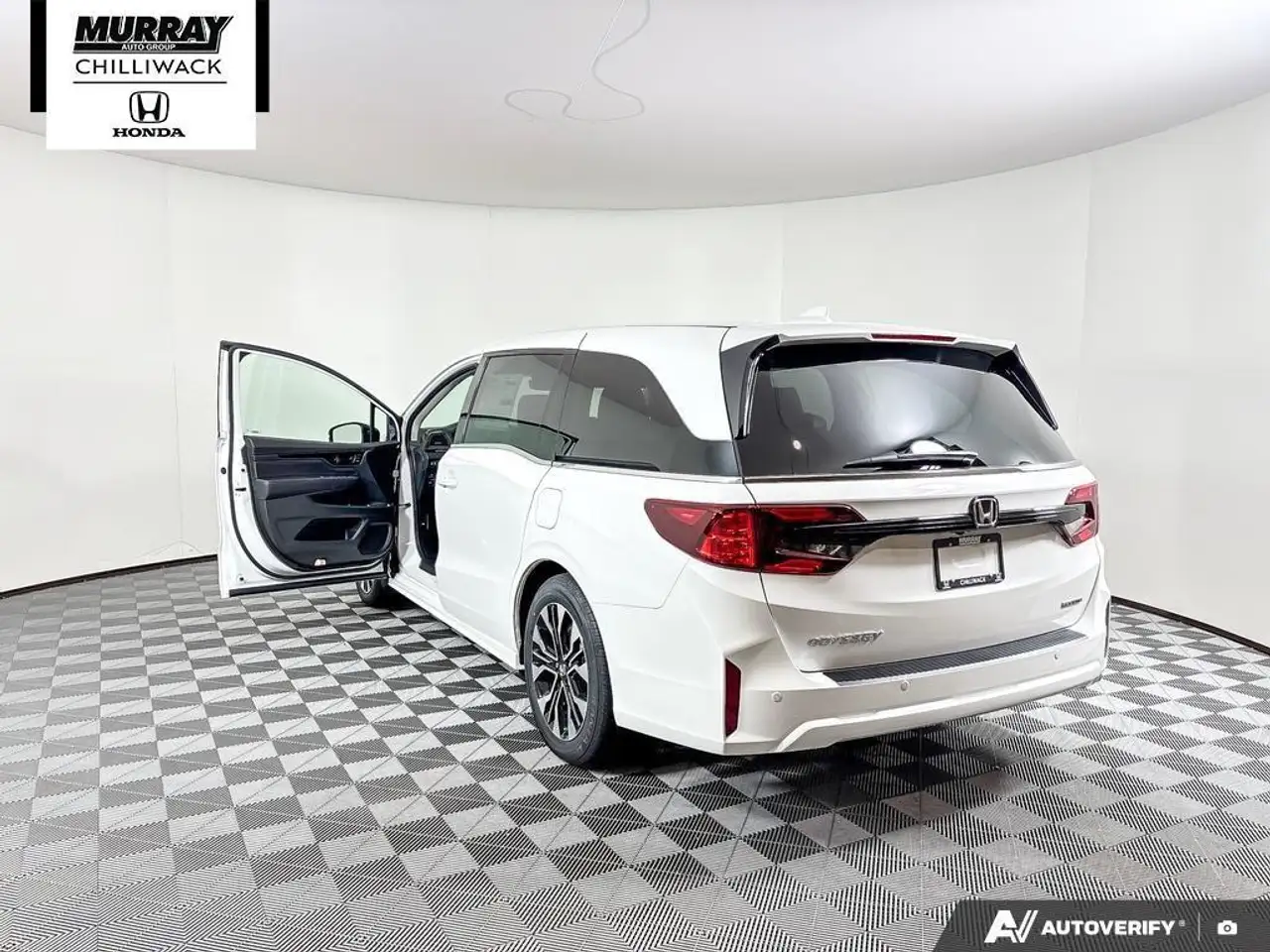 Honda Odyssey снимка Honda Odyssey