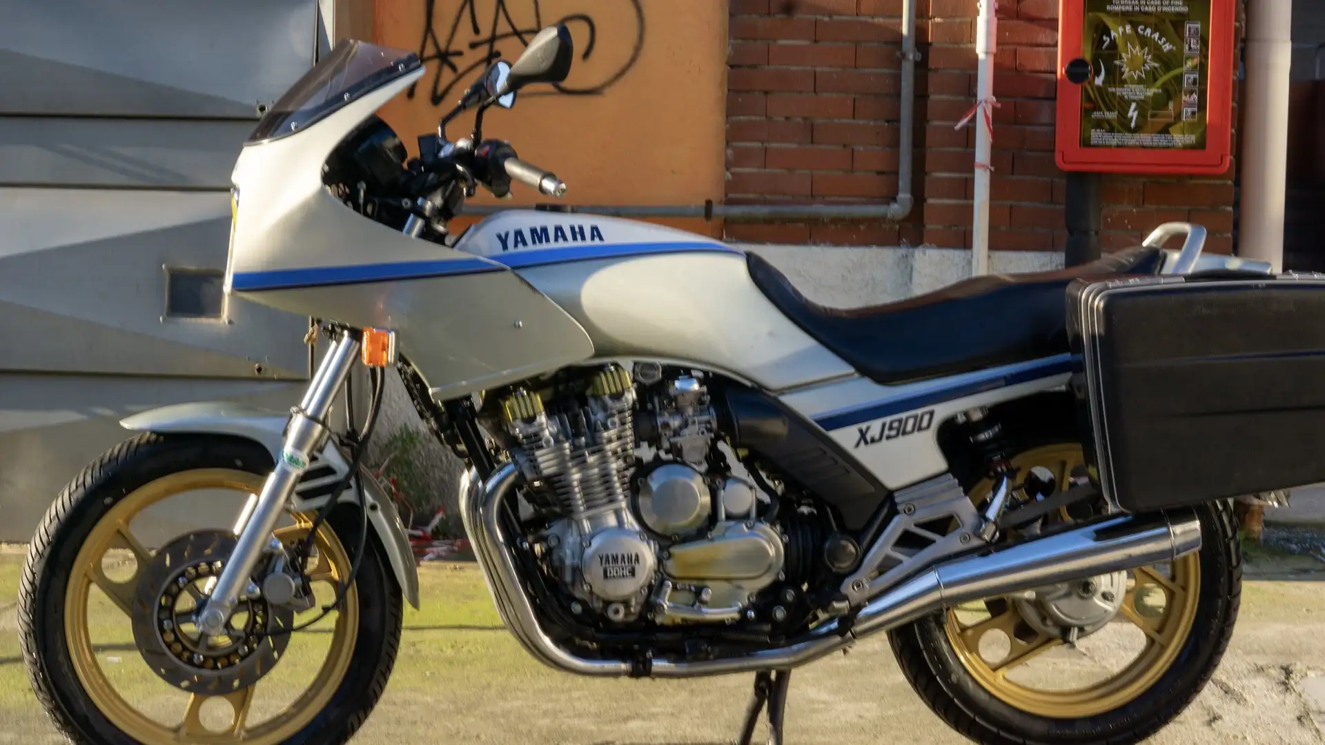 Yamaha XJ 900 F 31 A srebrna - 1