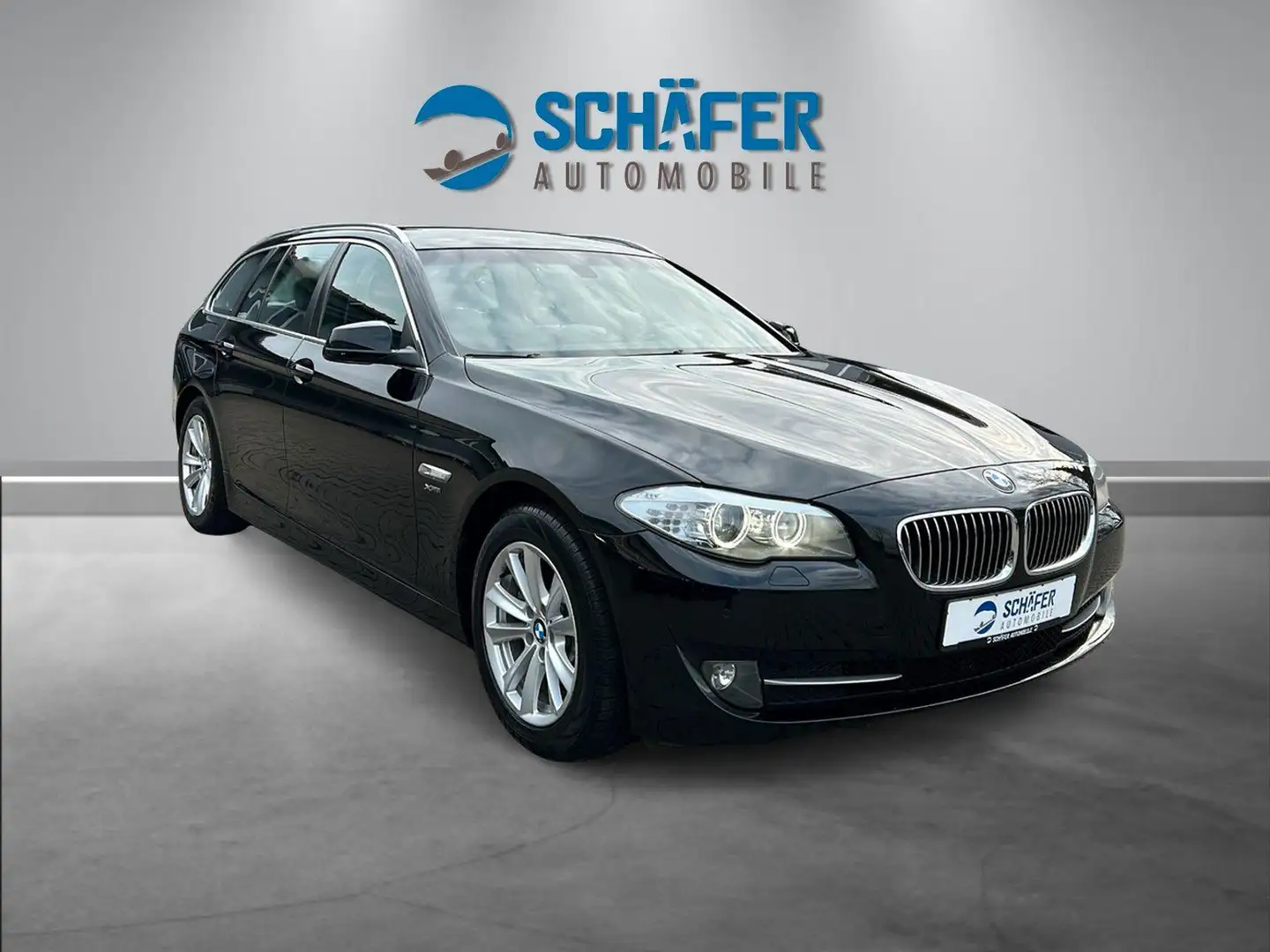 BMW 525 d Touring xDrive #AUT #XEN #NAV #AHZV Zwart - 2