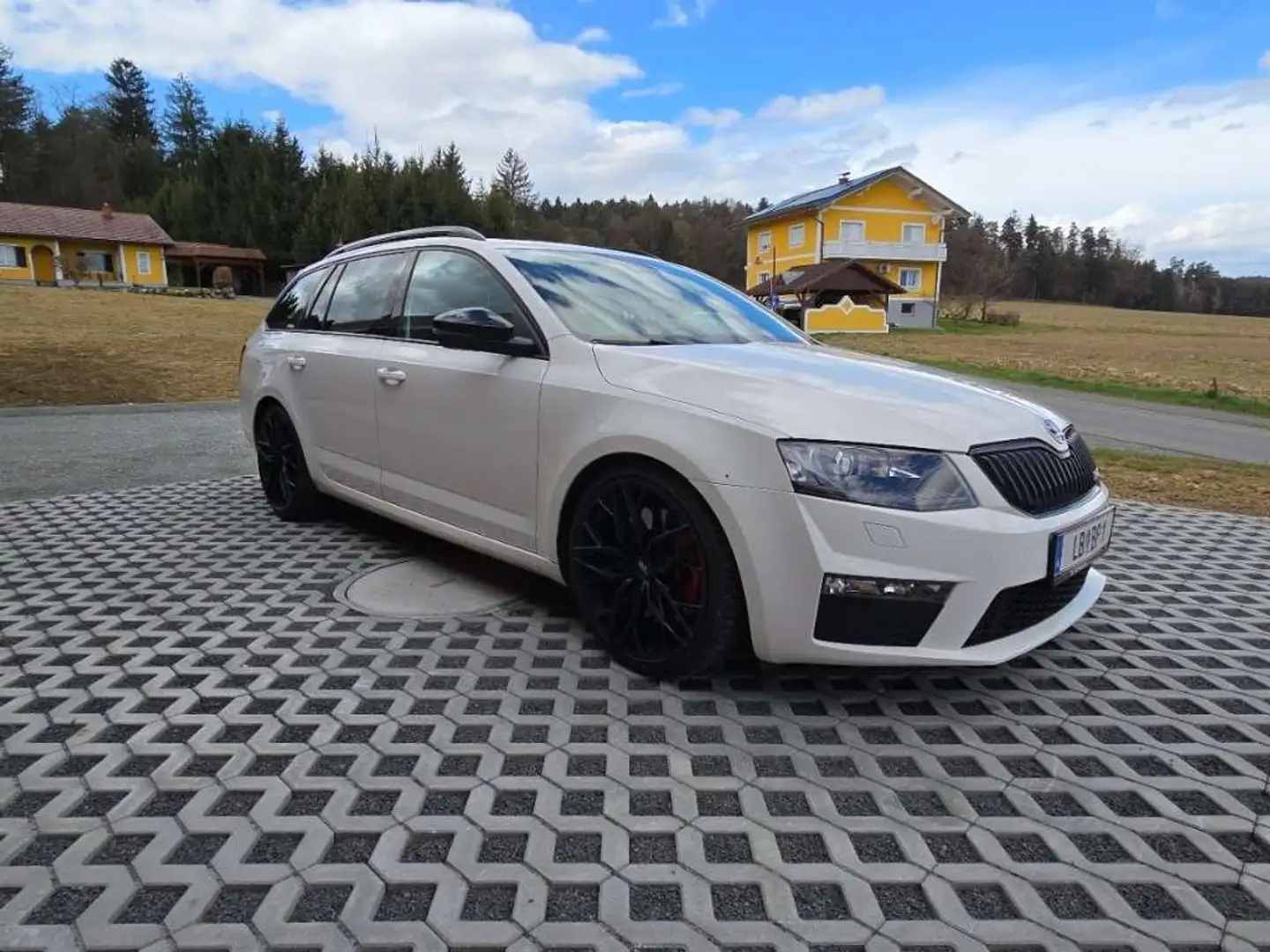 Skoda Octavia Combi RS 2,0 TDI Green tec DSG Weiß - 2
