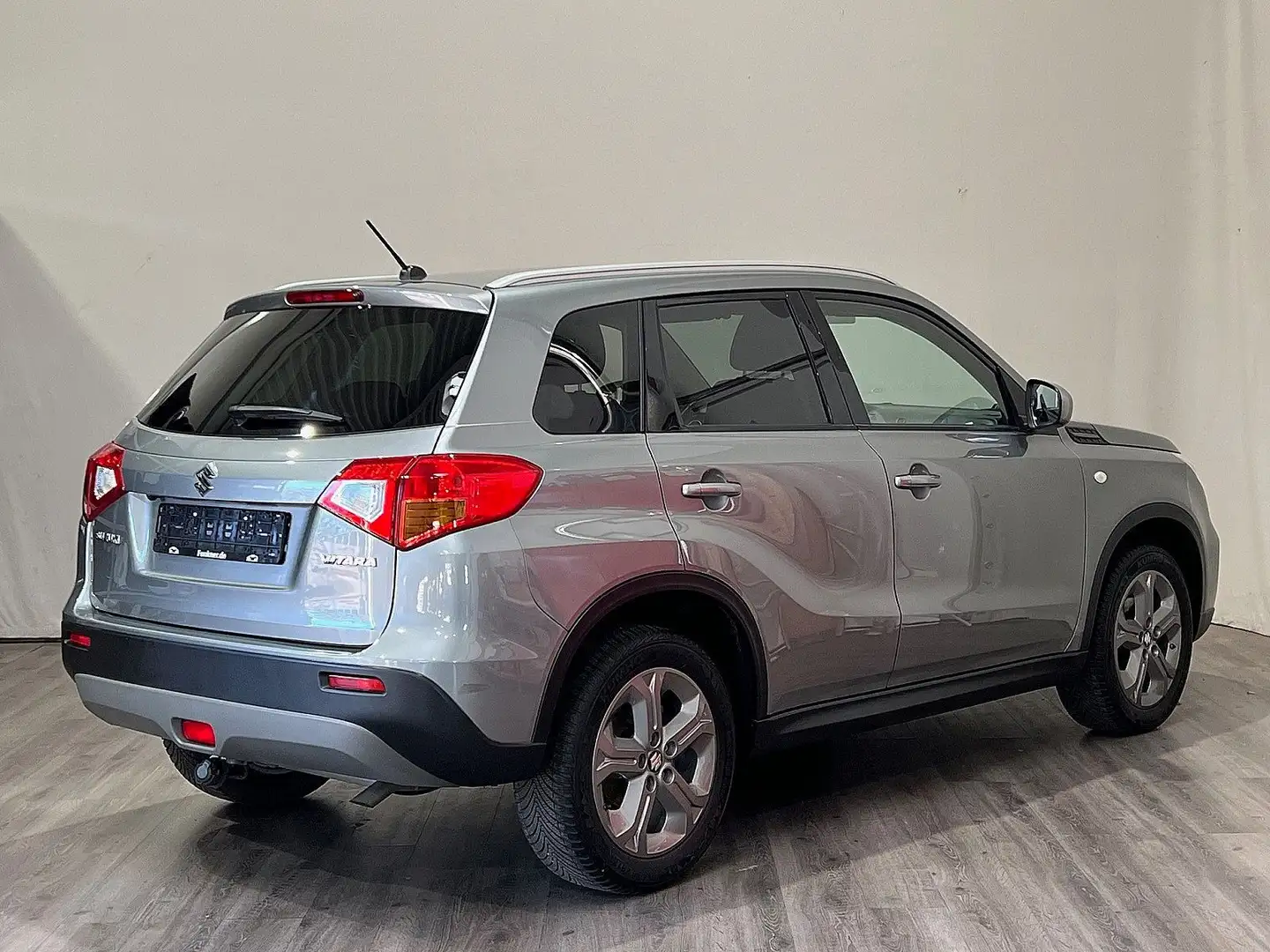 Suzuki Vitara 1.6 Comfort 4x2 KAMERA AHK SITZHEIZUNG Gris - 2