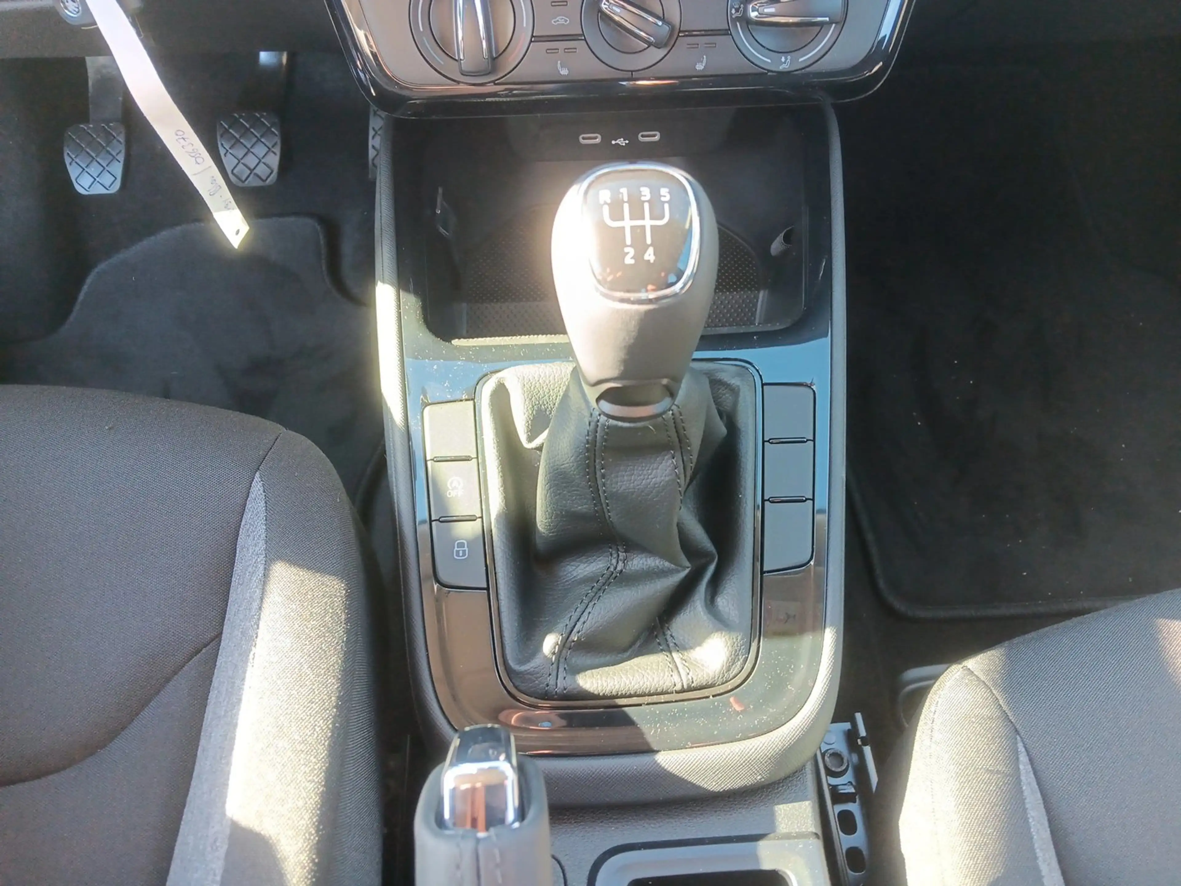 Skoda Fabia Essence — photo 13