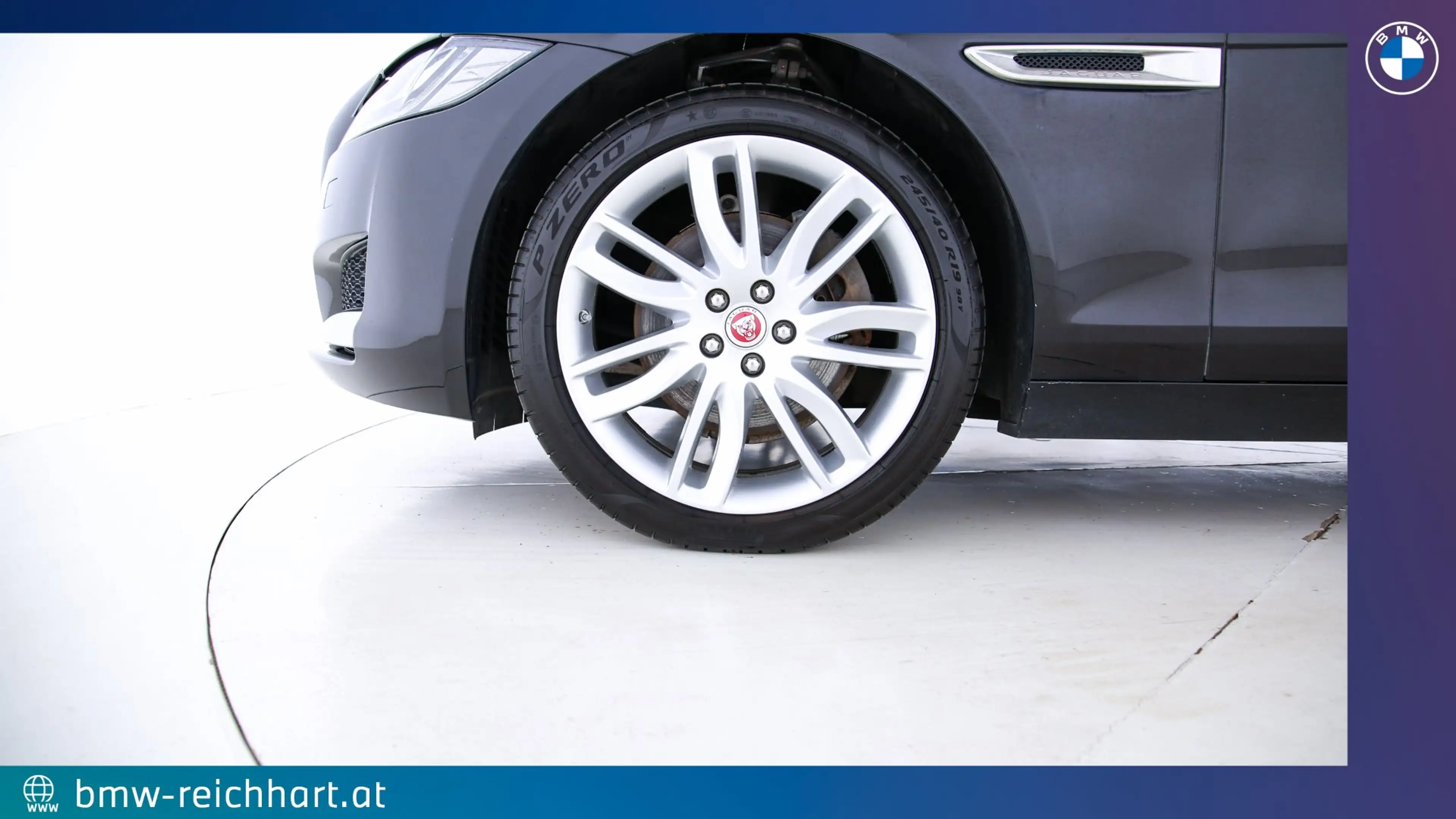 Jaguar XF 20d AWD Prestige — photo 14