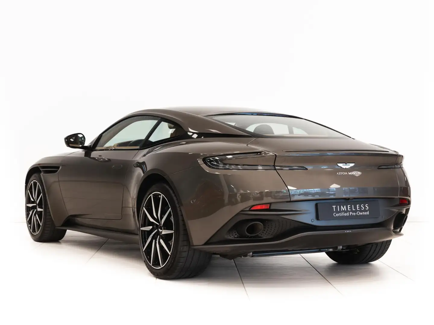 Aston Martin DB11 V8 Coupe 2020 Grey - 2