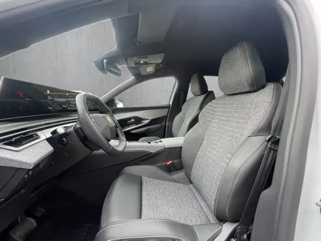 Peugeot 3008 view 9