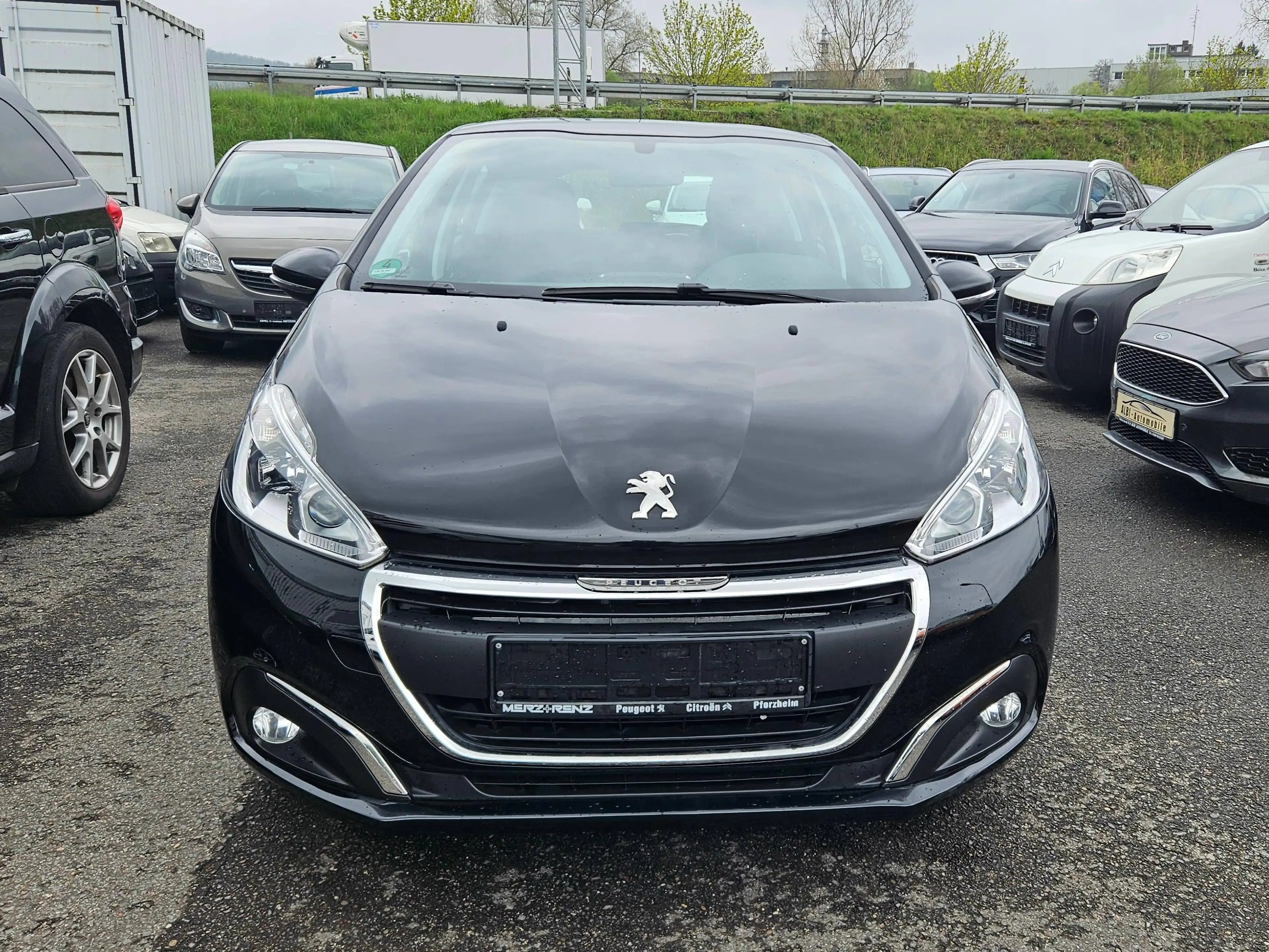 Peugeot 208 Active    Finanzierung möglich