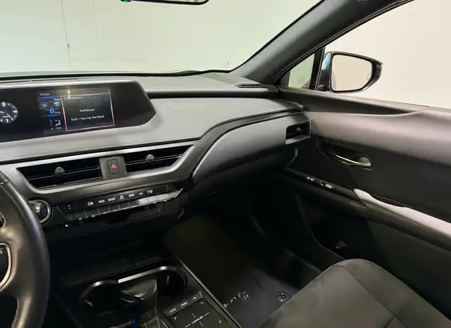 Lexus Ux view 9