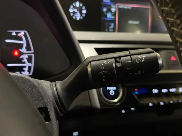 Lexus Ux view 14