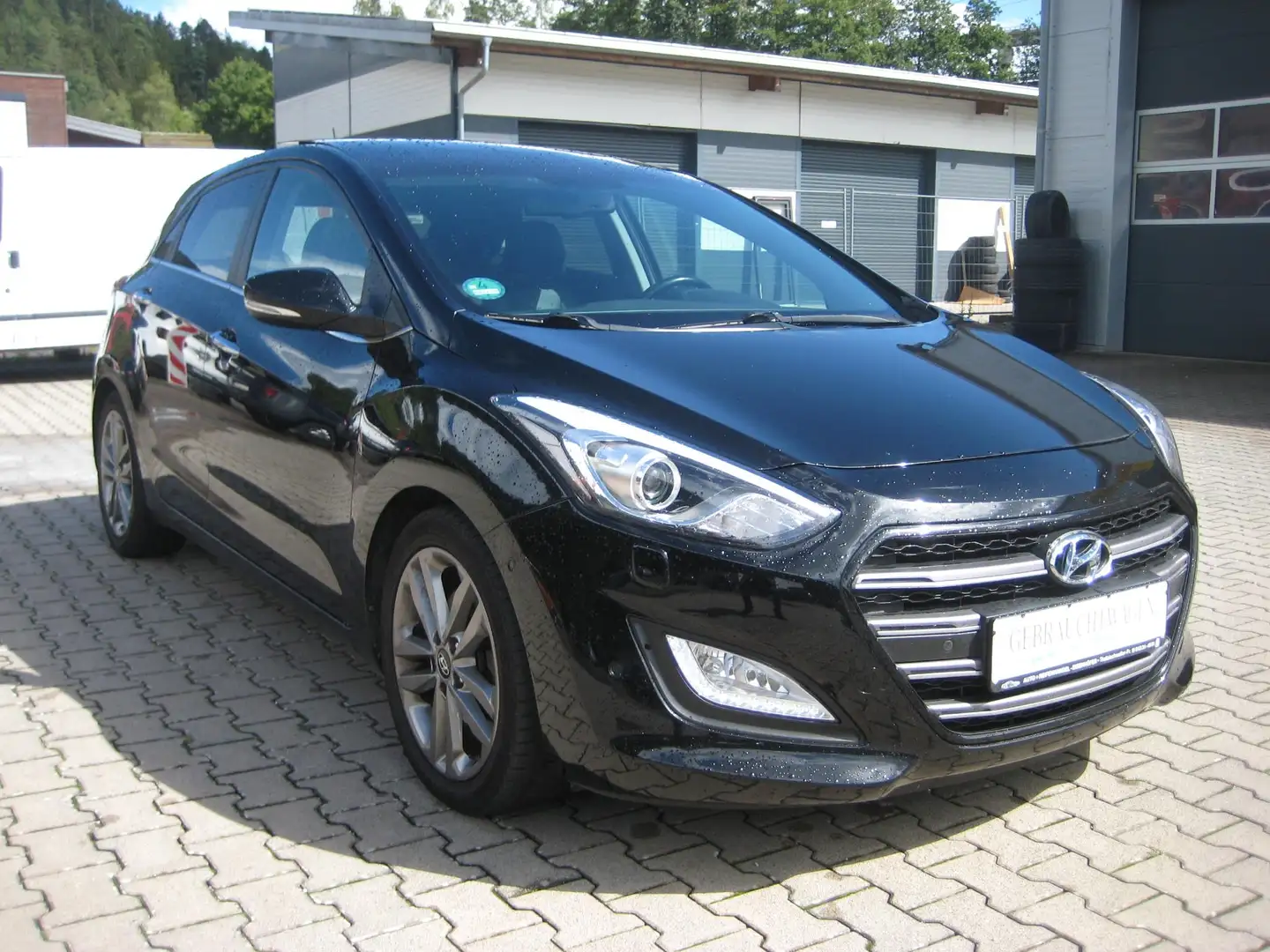 Hyundai i30 Premiu-NAVI-LEDER-Belüft.Sitze-XENON-AHK-KAMERA Schwarz - 2