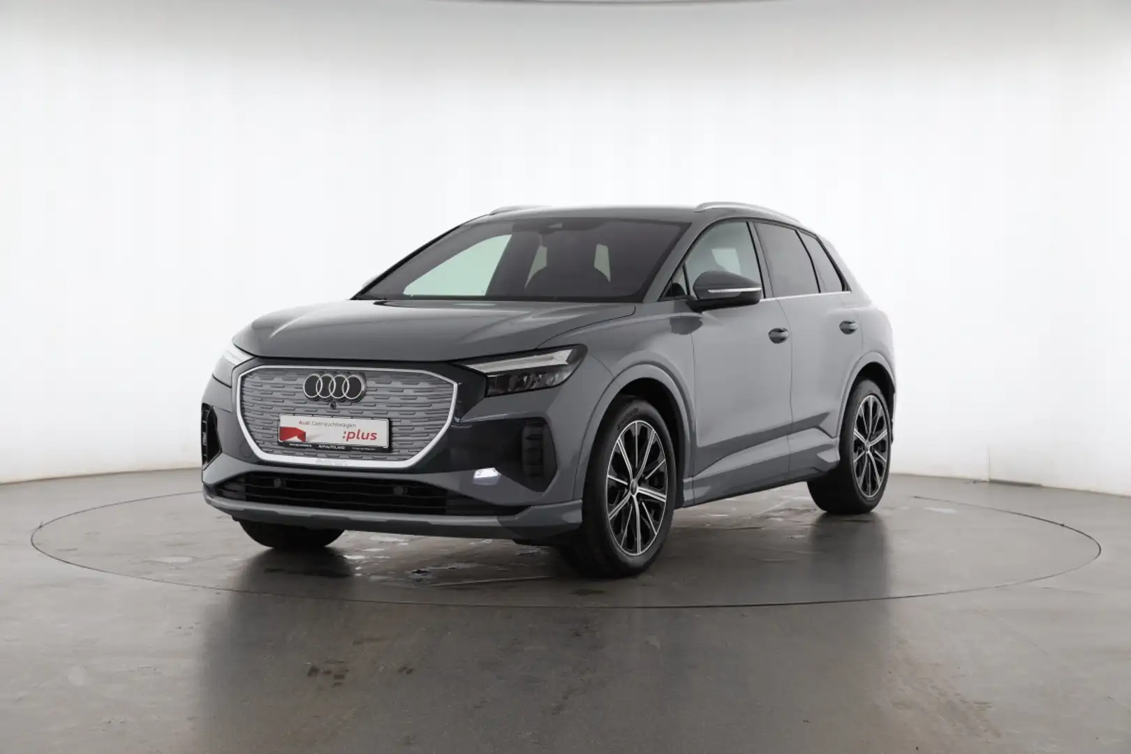 Audi Q4 e-tron Q4 45 e-tron S line | MMI NAVI PLUS | AHK | Grijs - 2