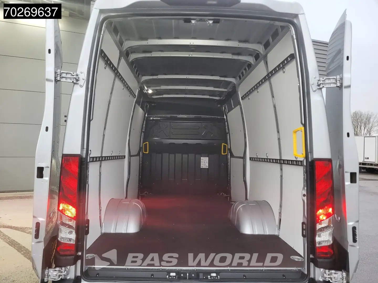 Iveco Daily 35C21 2025 model! 210PK 2x Schuifdeur Dubbellucht Zilver - 2