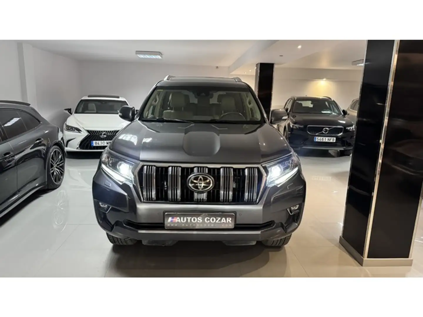 Toyota Land Cruiser D-4D VXL Aut. Gris - 2