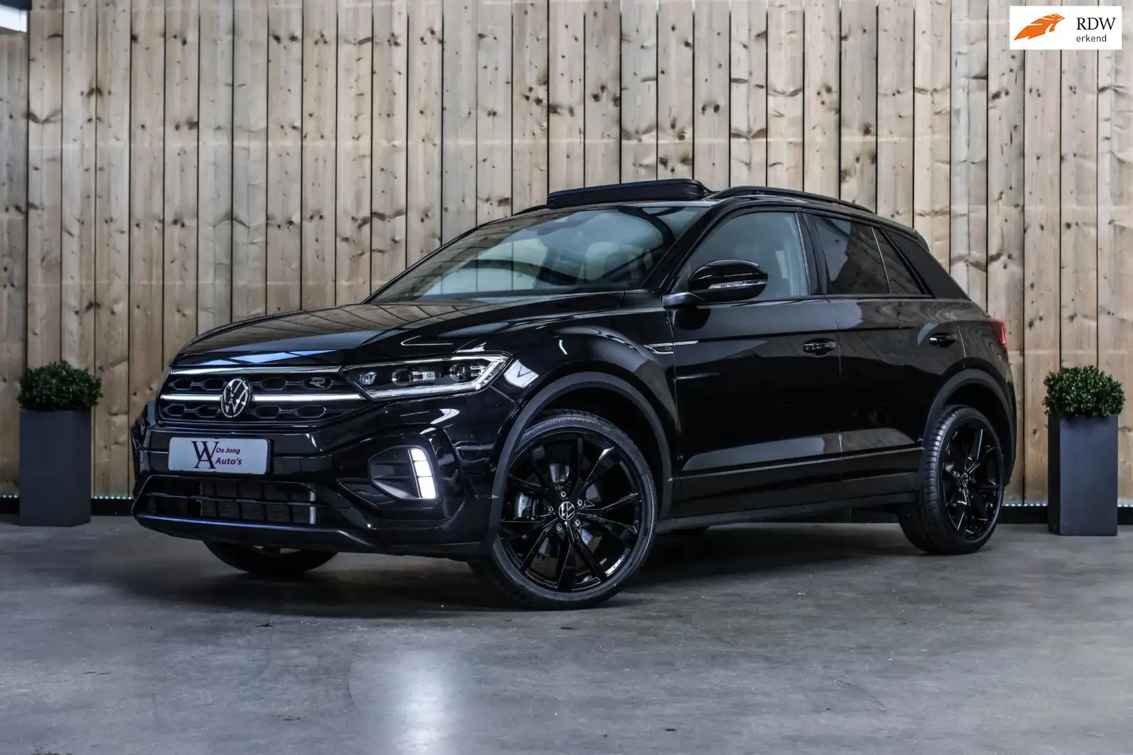 Volkswagen T-Roc 1.5 TSI R-Line *Pano*Camera*Beats*DSG*Virtual Plus Noir - 1
