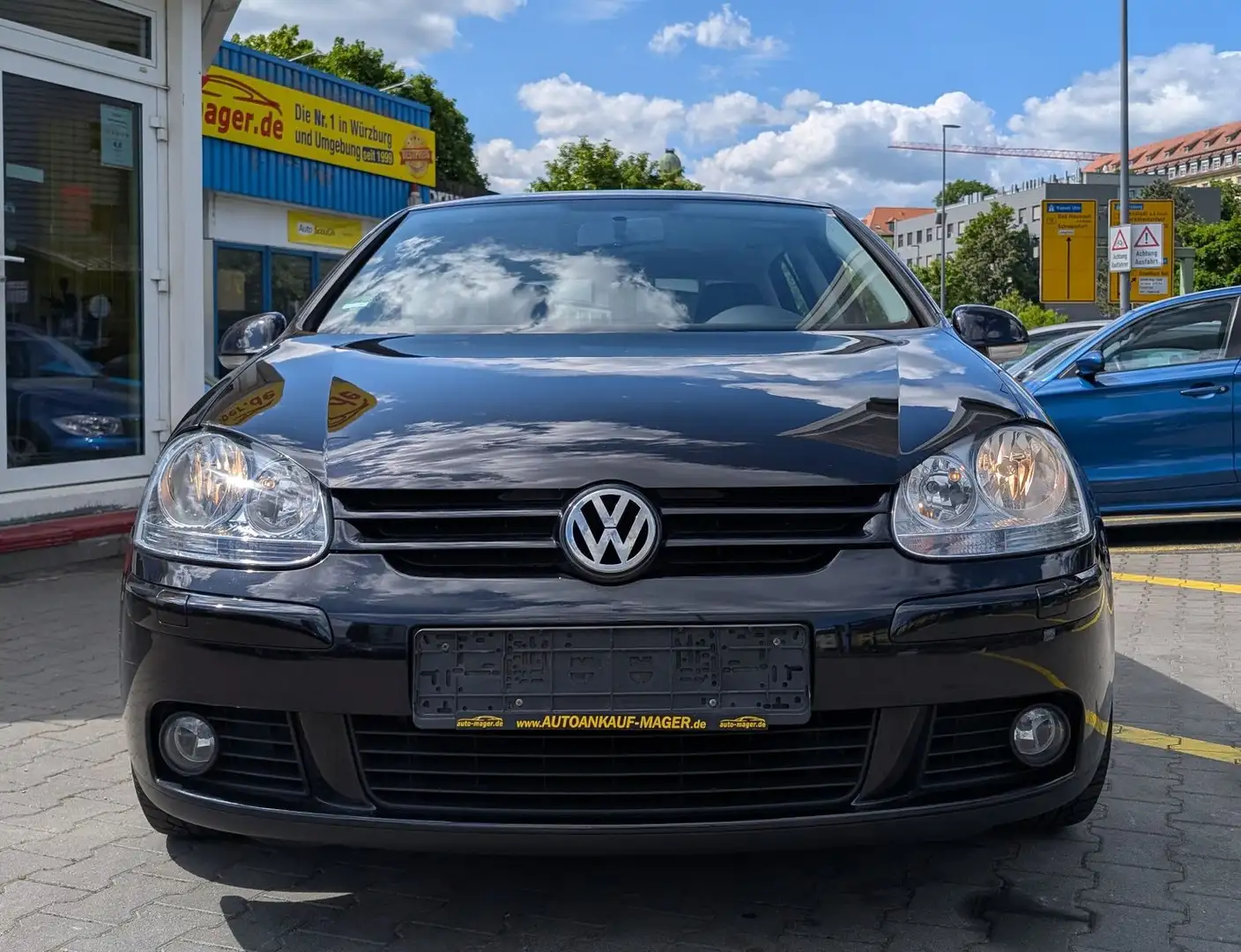 Volkswagen Golf V Tour1.4*1.Hand*5Trg*Temp*Shz*Pdc*TÜV05.25 Negro - 2