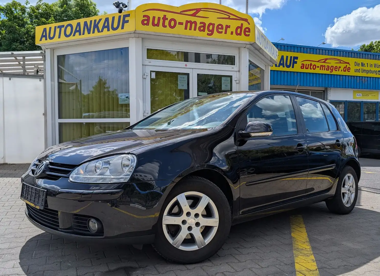 Volkswagen Golf V Tour1.4*1.Hand*5Trg*Temp*Shz*Pdc*TÜV05.25 Negro - 1