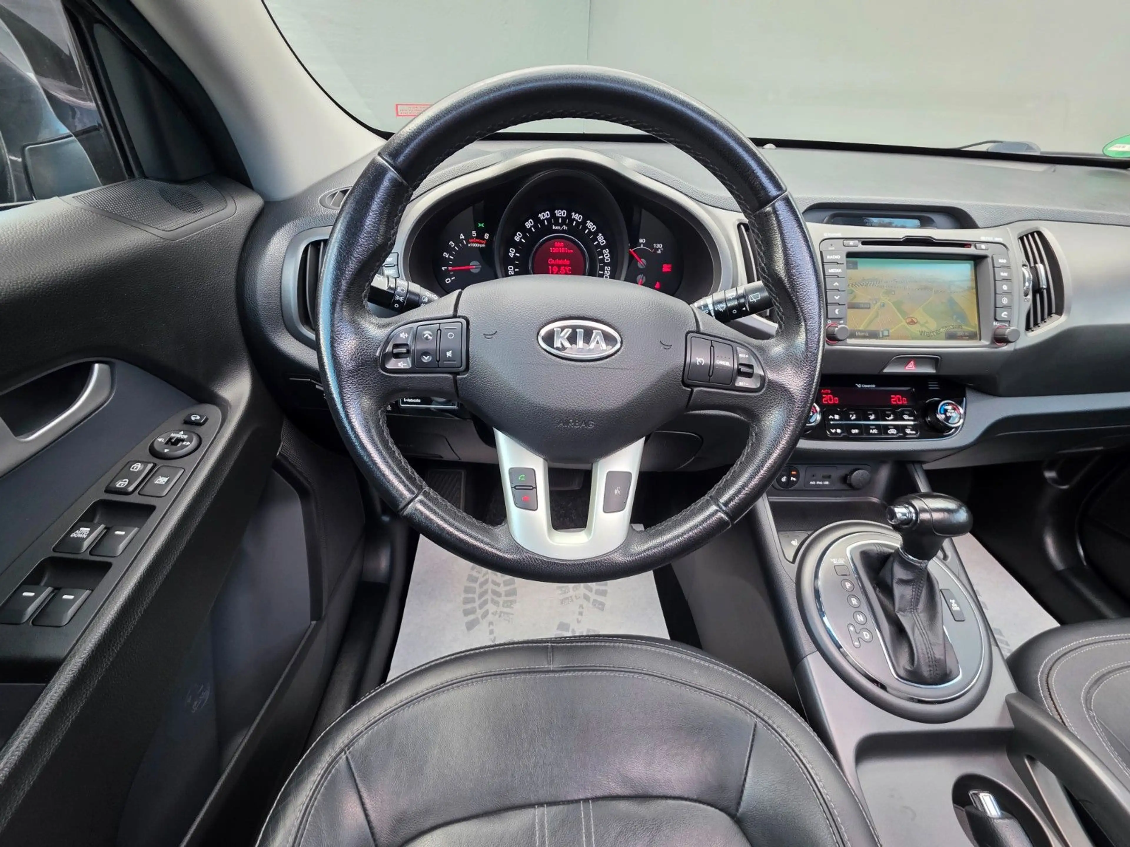 Kia Sportage Spirit 4WD AUTOM. TEMP KAMERA PANO NAVI — photo 8