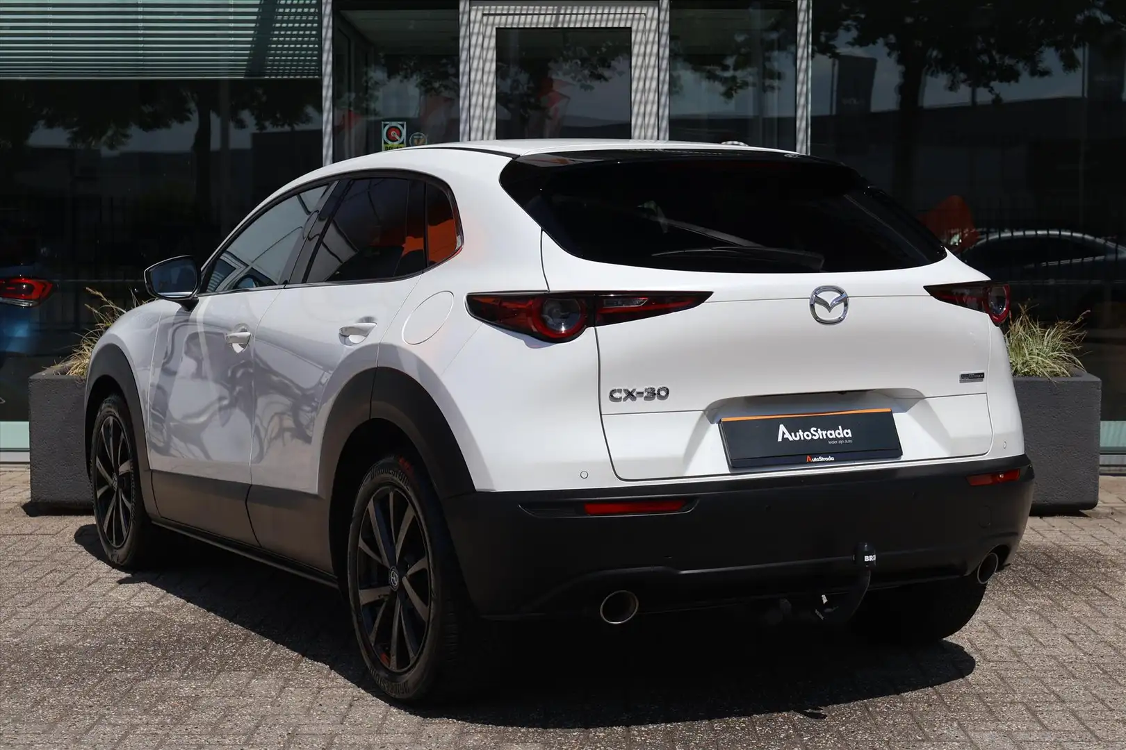 Mazda CX-30 E-Skyactiv X Luxury 186pk | Trekhaak | Stoelverwar Wit - 2