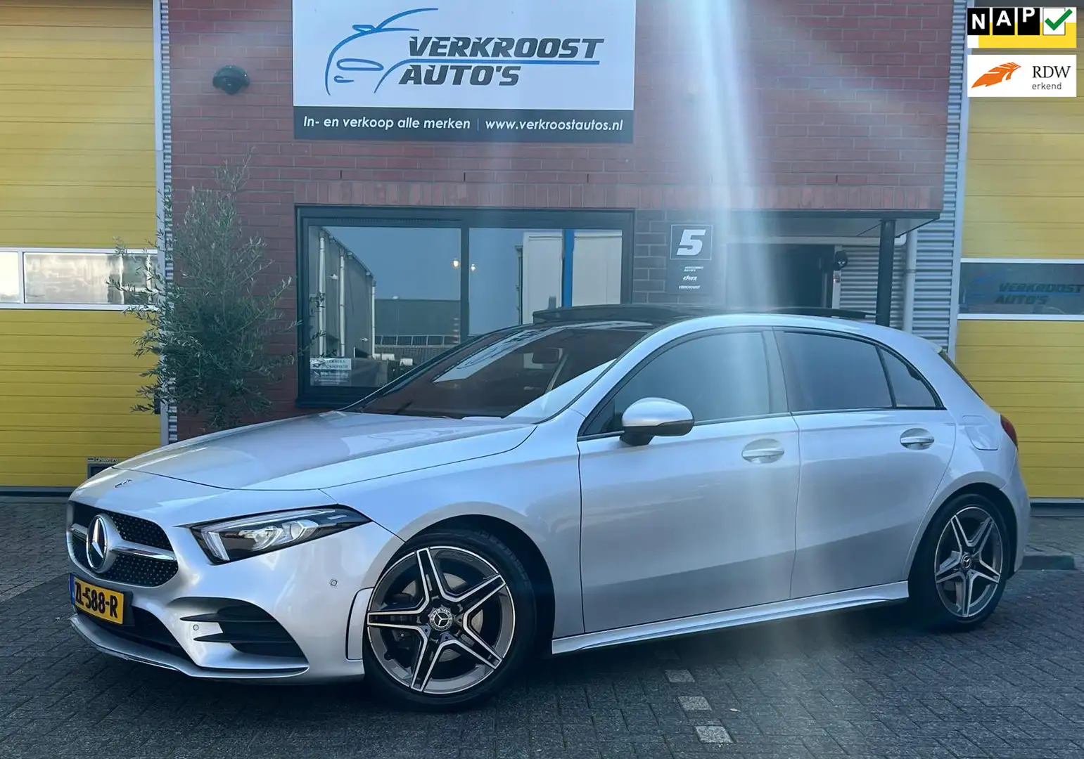 Mercedes-Benz A 180 Business Solution AMG. pano. camera. stoelverwarmi Gris - 1