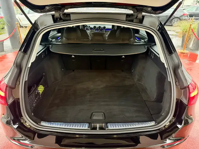 Mercedes-Benz 220 view 6
