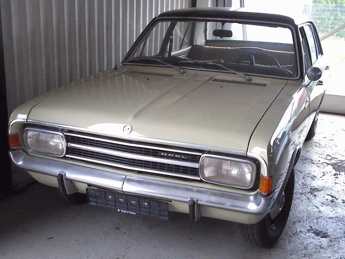 Opel Rekord Beige - 1