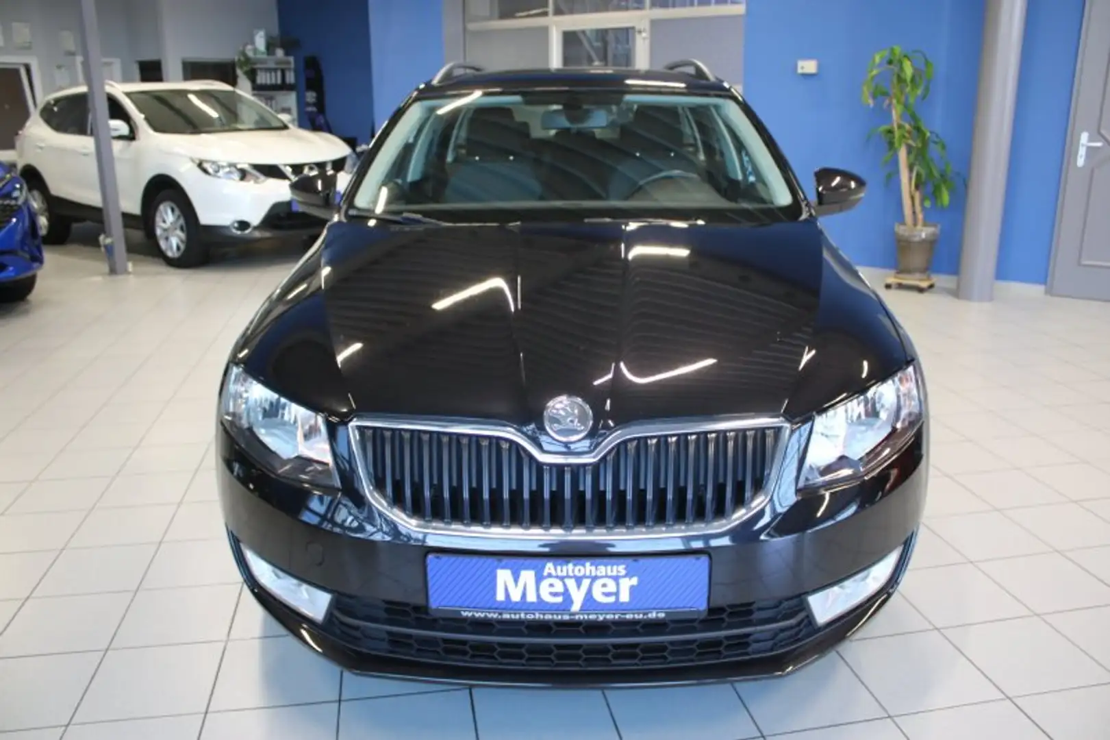 Skoda Octavia Combi 1.6 TDI DPF Ambition Green Tec Schwarz - 2