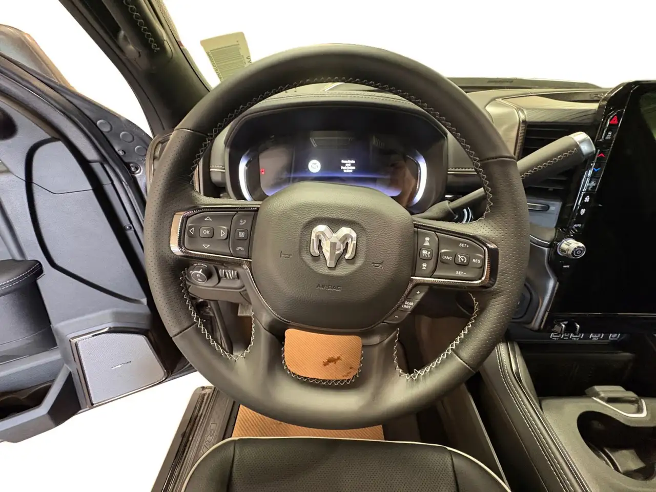 RAM 2500 снимка RAM 2500