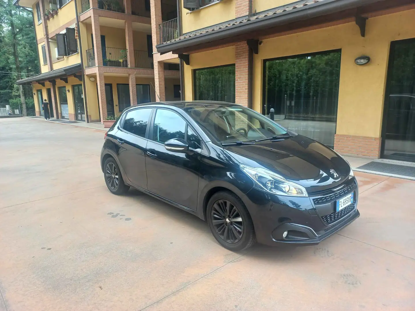 Peugeot 208 208 5p 1.6 bluehdi Touch 75cv Nero - 1