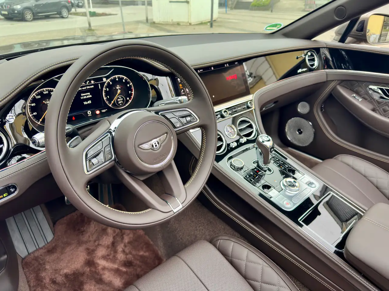 Bentley Continental GTC 2023 — фото 10