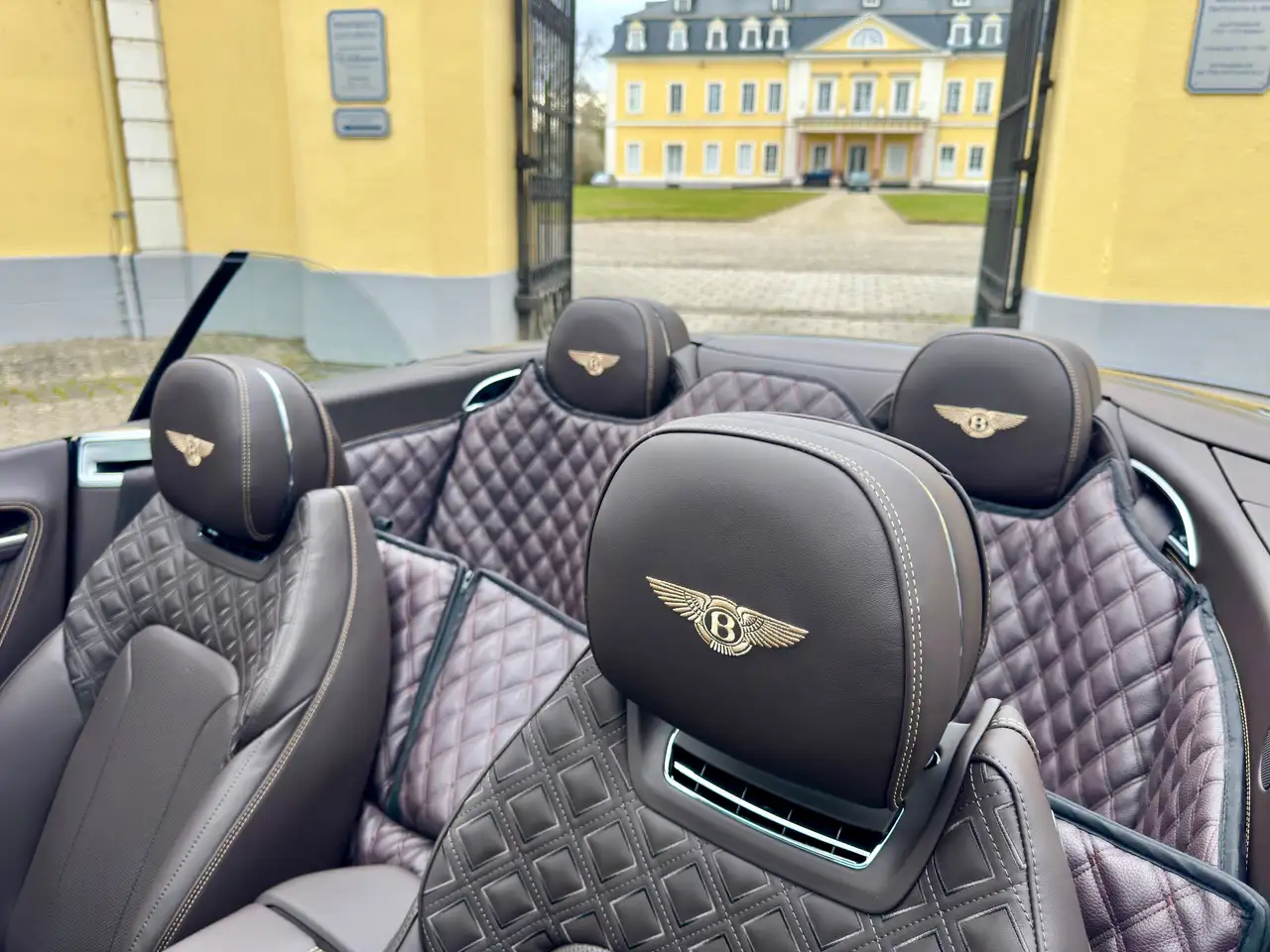 Bentley Continental GTC 2023 — фото 12
