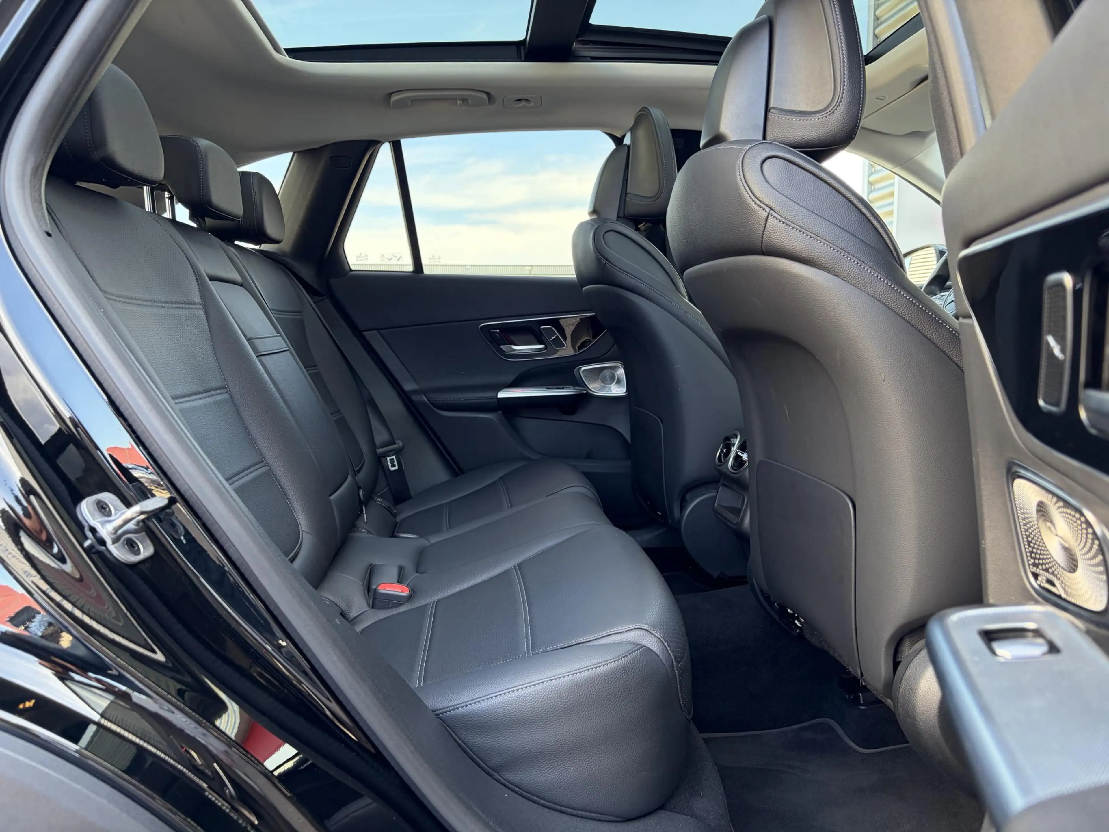Mercedes-Benz GLC 300 300e 4MATIC Luxury Line — photo 15