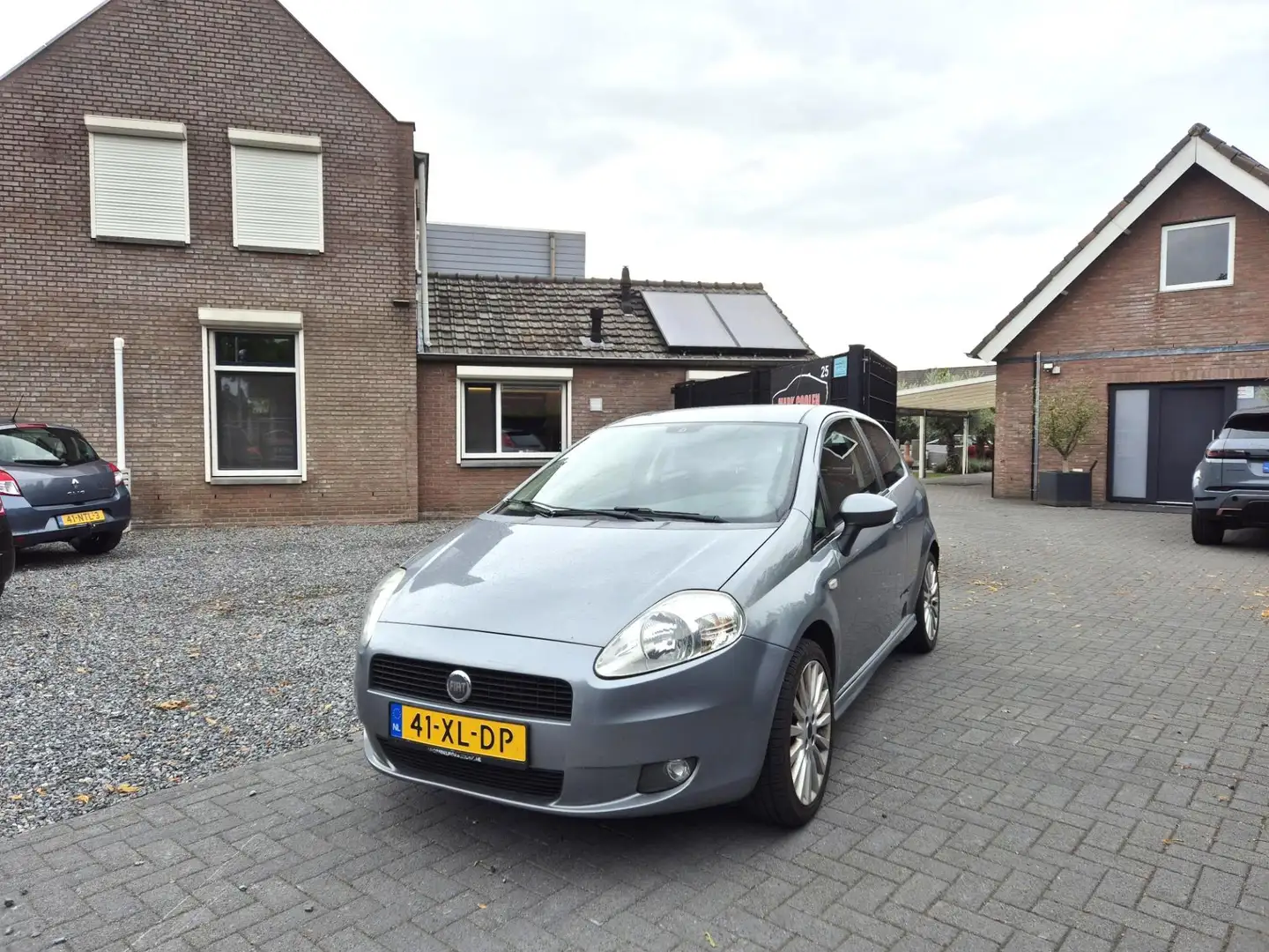 Fiat Grande Punto 1.4-16V Sport Airco Grijs - 2
