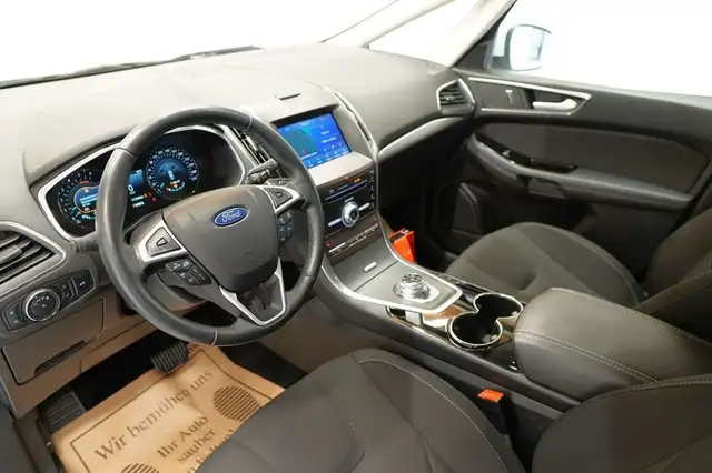 Ford S-Max view 13