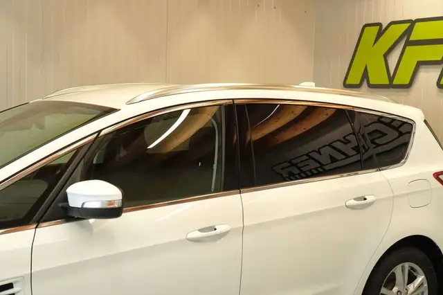 Ford S-Max view 12