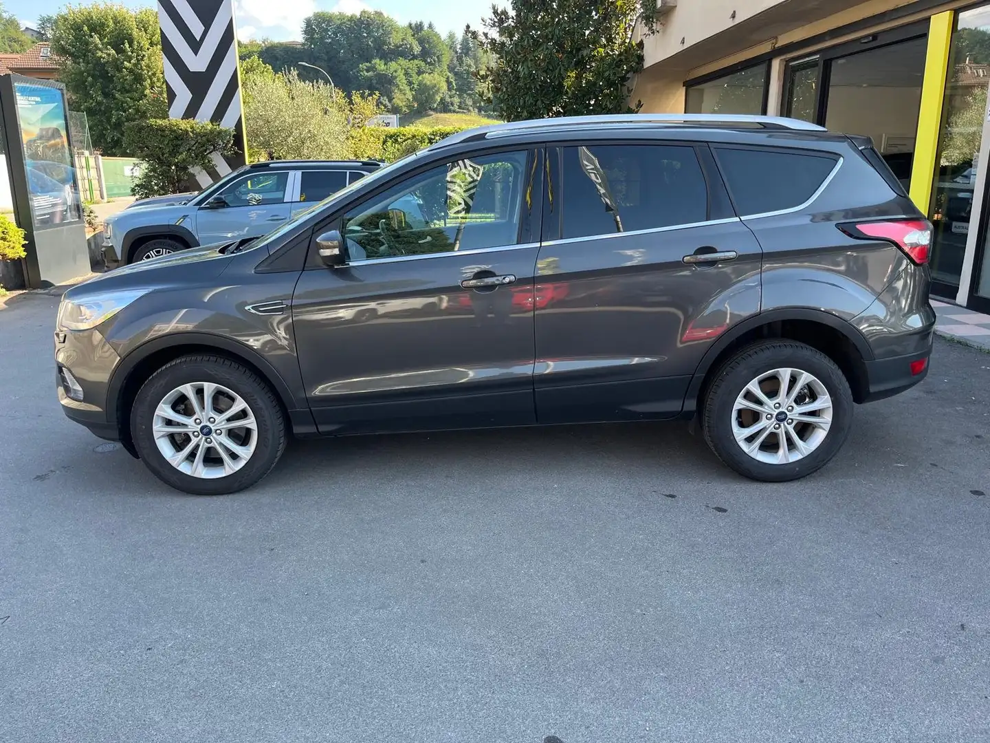 Ford Kuga Kuga 1.5 tdci Titanium s Grijs - 2
