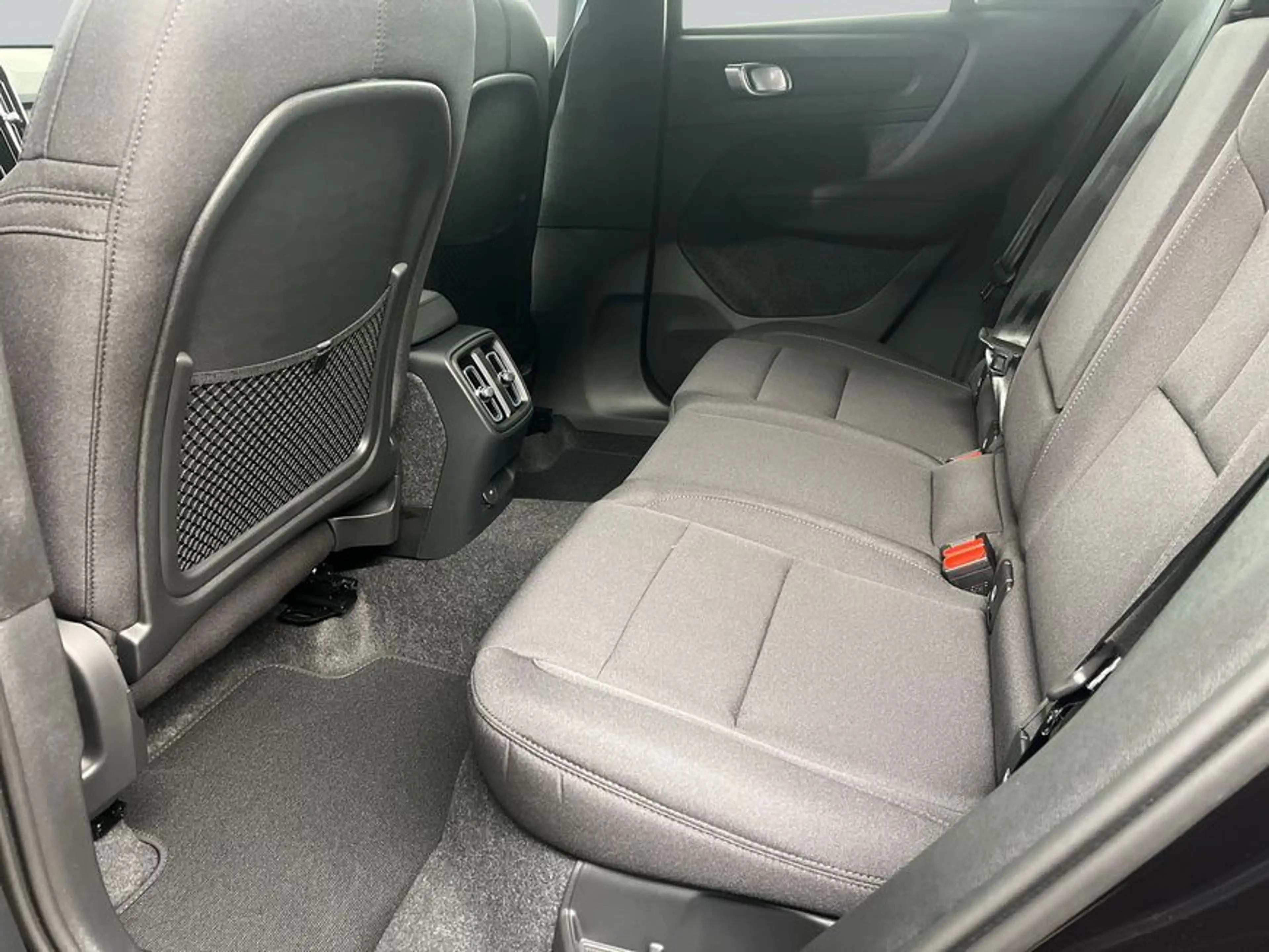 Volvo EX40 Fully Electric Twin Motor AWD Plus Black Edit — photo 11