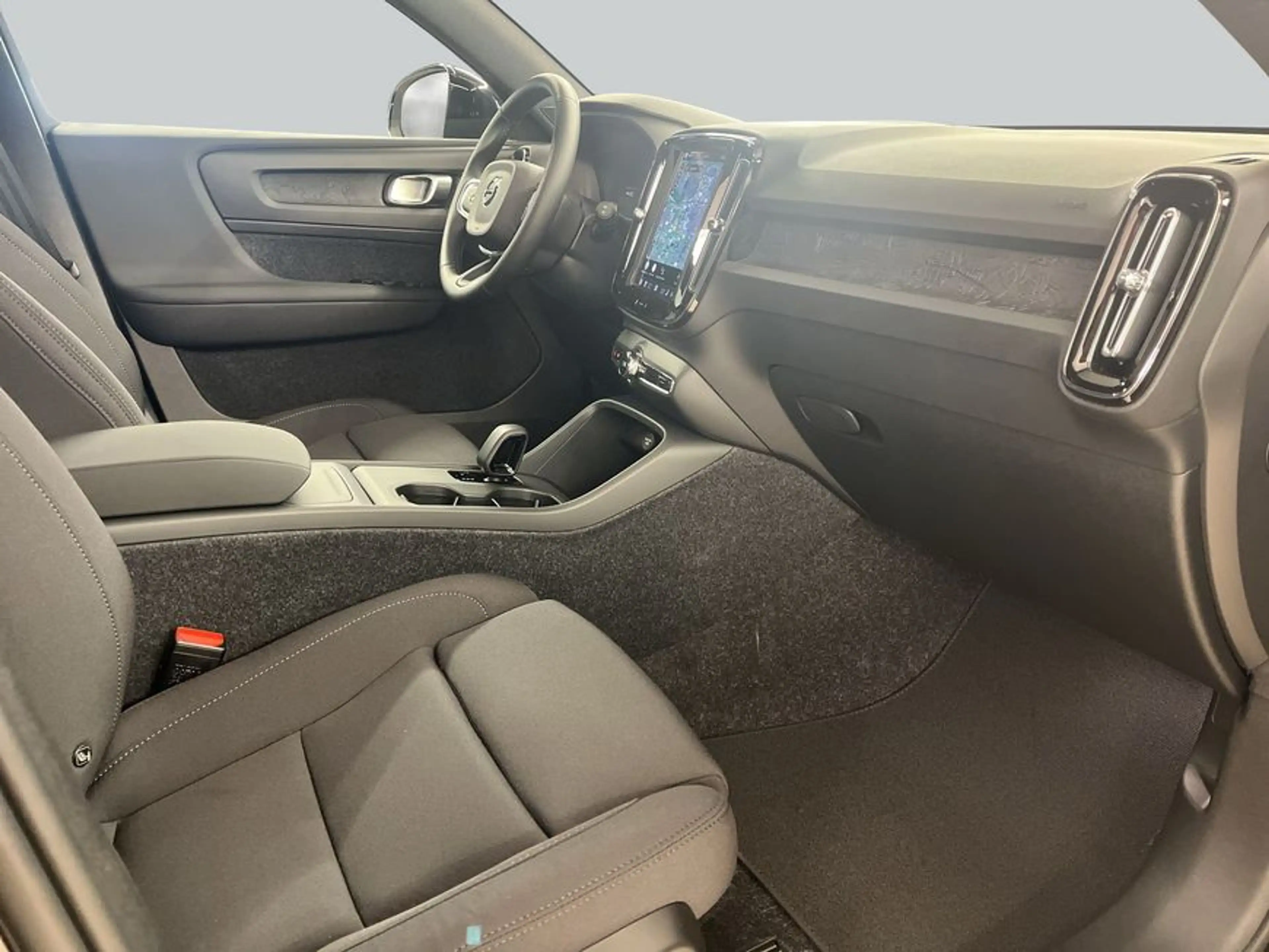 Volvo EX40 Fully Electric Twin Motor AWD Plus Black Edit — photo 13