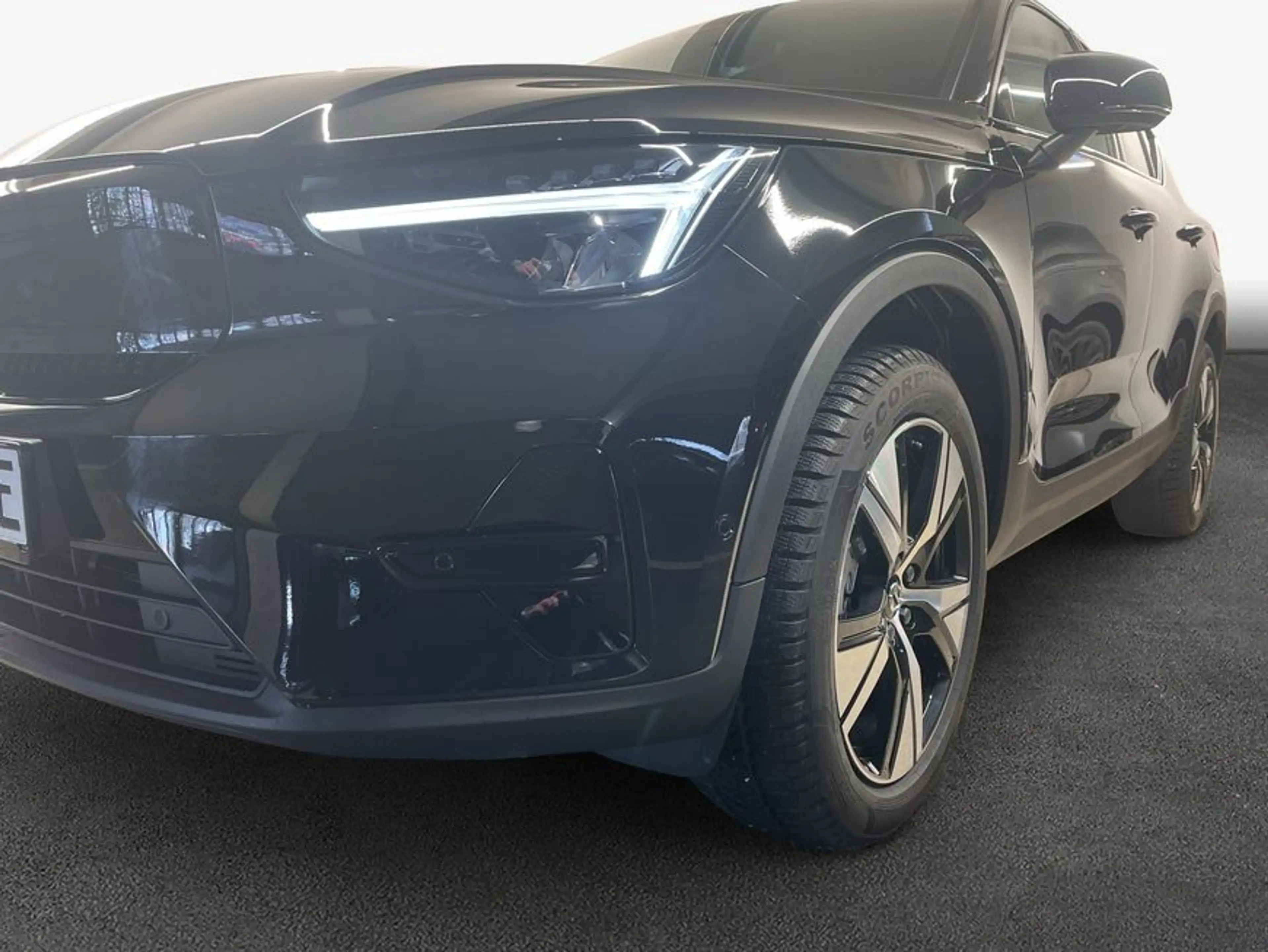 Volvo EX40 Fully Electric Twin Motor AWD Plus Black Edit — photo 7