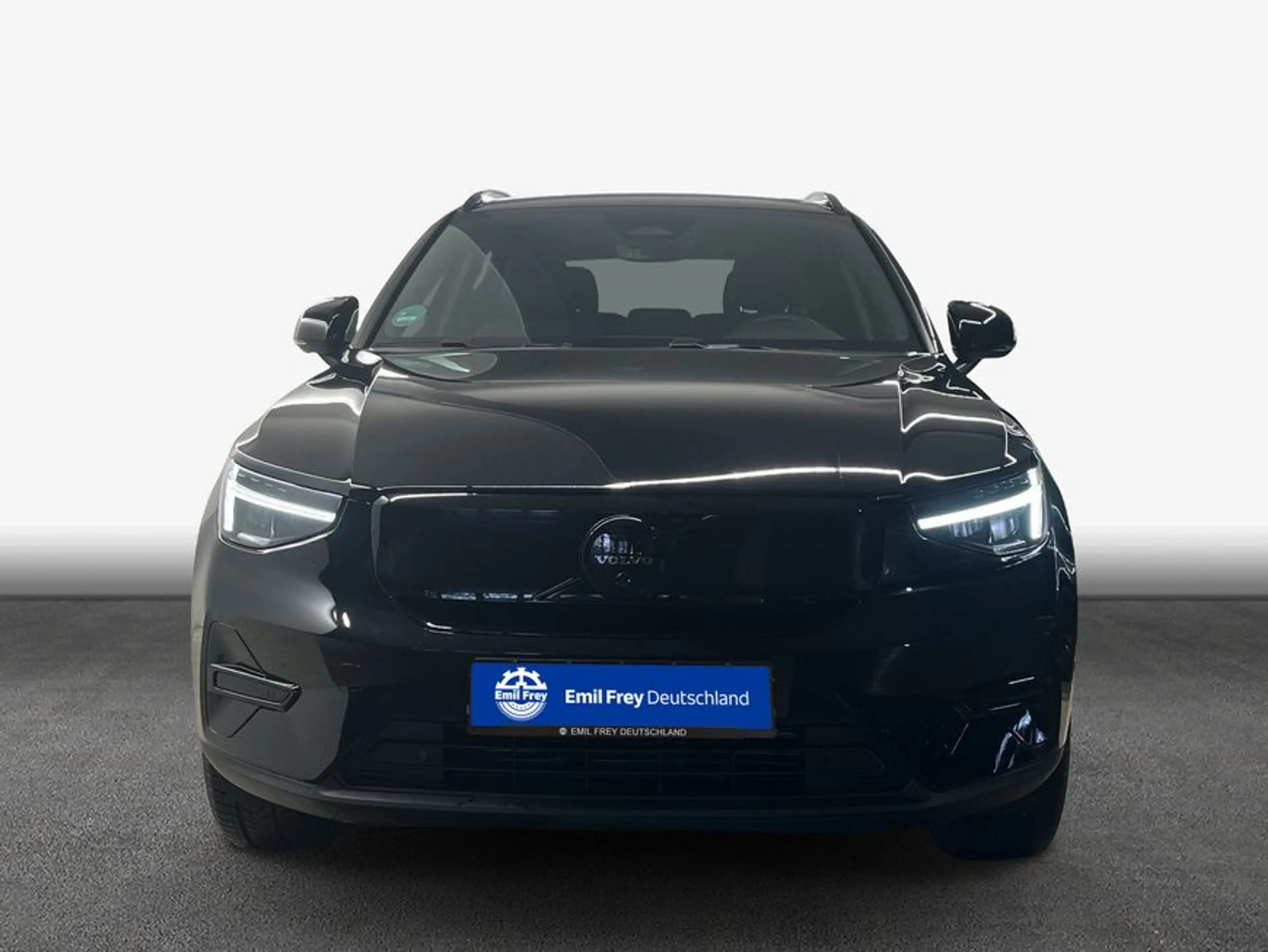 Volvo EX40 Fully Electric Twin Motor AWD Plus Black Edit — photo 3
