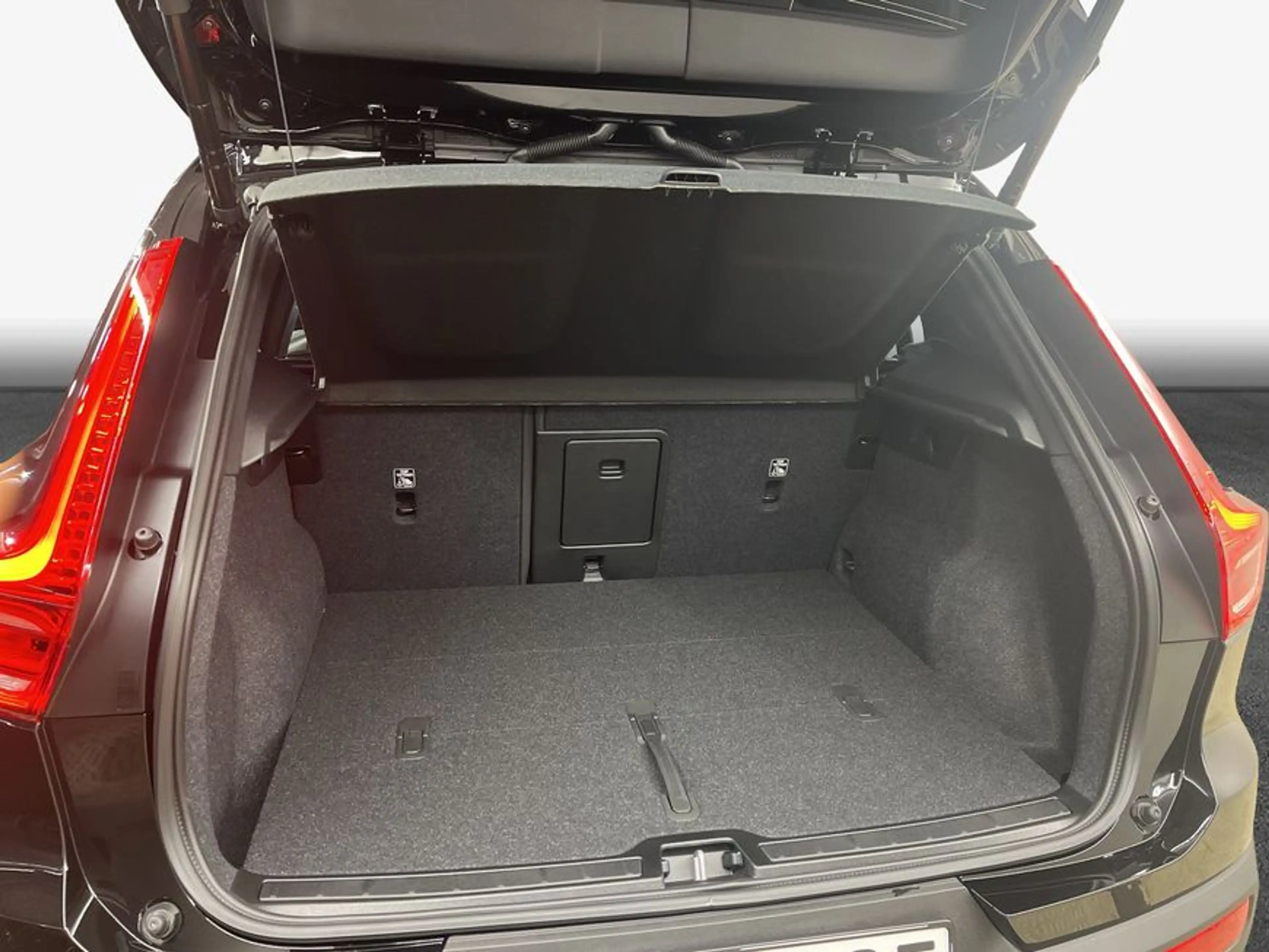 Volvo EX40 Fully Electric Twin Motor AWD Plus Black Edit — photo 9