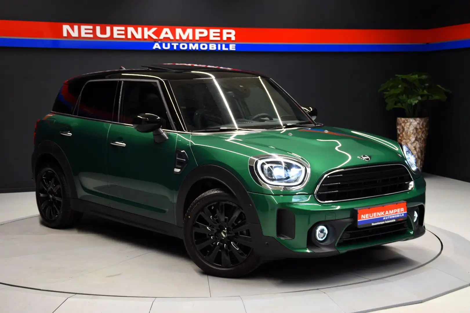 MINI Cooper Countryman Cooper Yours Trim Pano Premium Plus Grün - 1