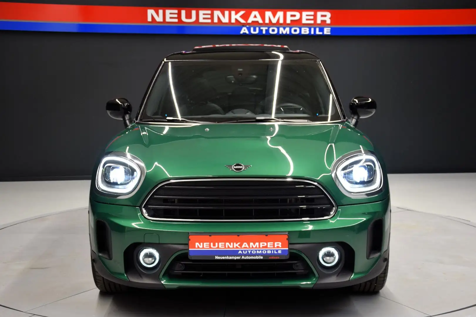 MINI Cooper Countryman Cooper Yours Trim Pano Premium Plus Grün - 2