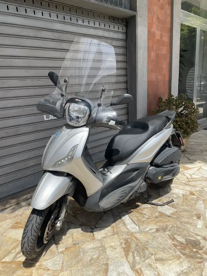 Piaggio Beverly 350