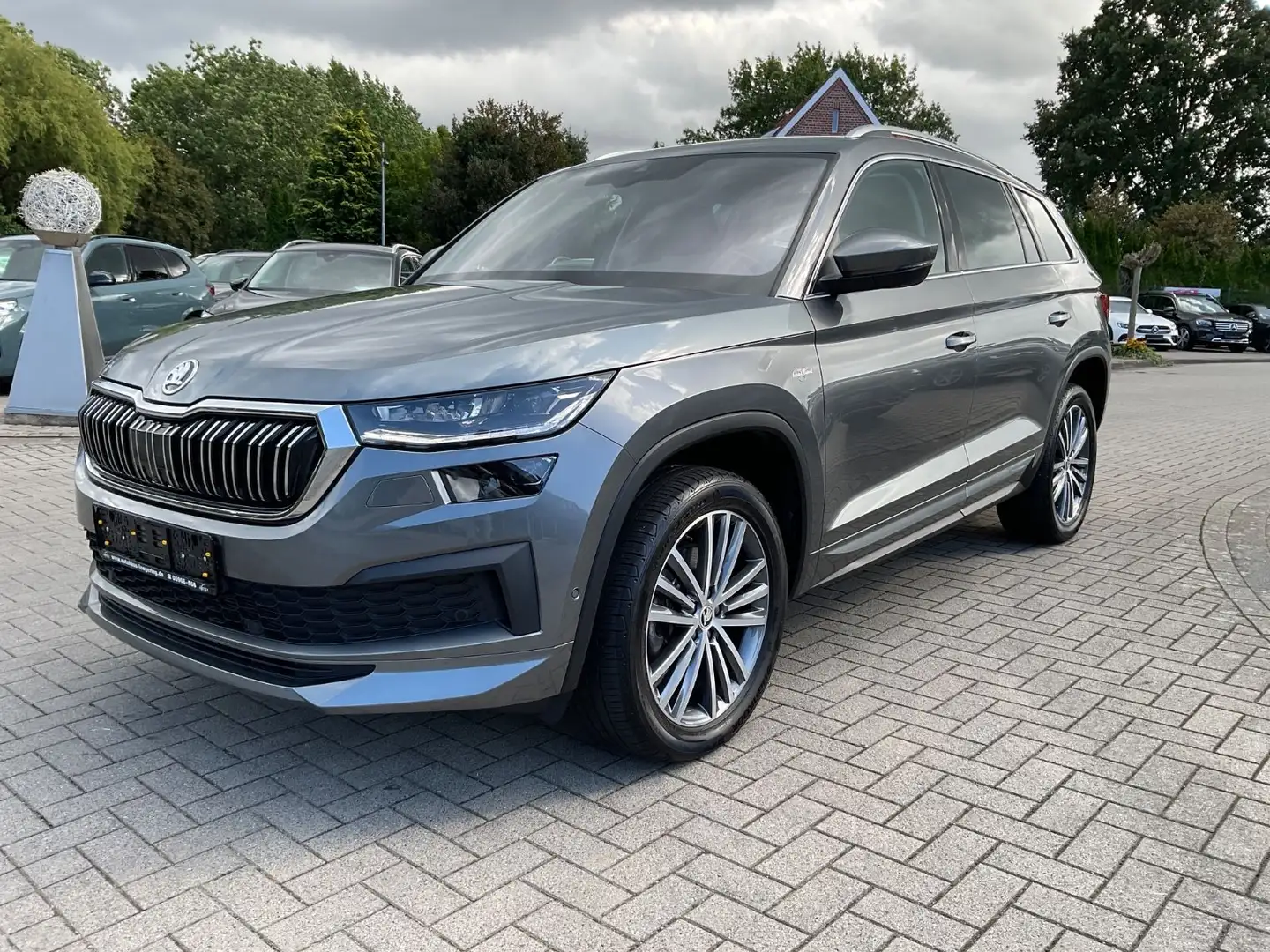 Skoda Kodiaq 2.0 TDI DSG 4x4 L&K,AHK,360°Kamera Gris - 1
