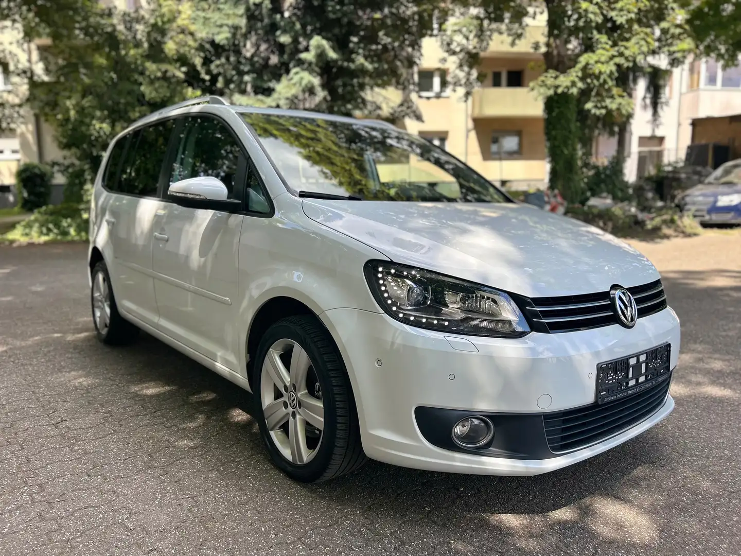 Volkswagen Touran Highline, Automatik, Pano, Standheizung, Kamera Weiß - 2