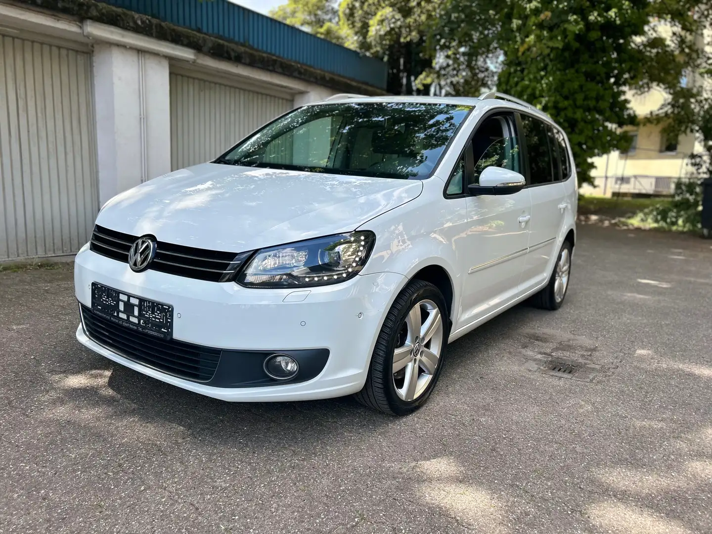 Volkswagen Touran Highline, Automatik, Pano, Standheizung, Kamera Weiß - 1