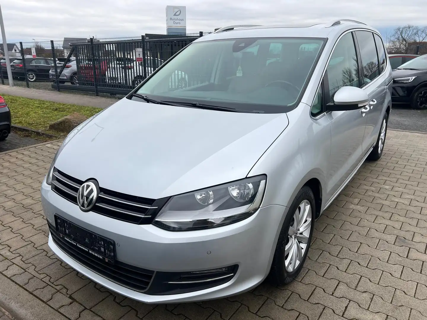 Volkswagen Sharan 2.0 TDI Highline BMT Navi+Kamera+Pano+Ahk Silver - 2