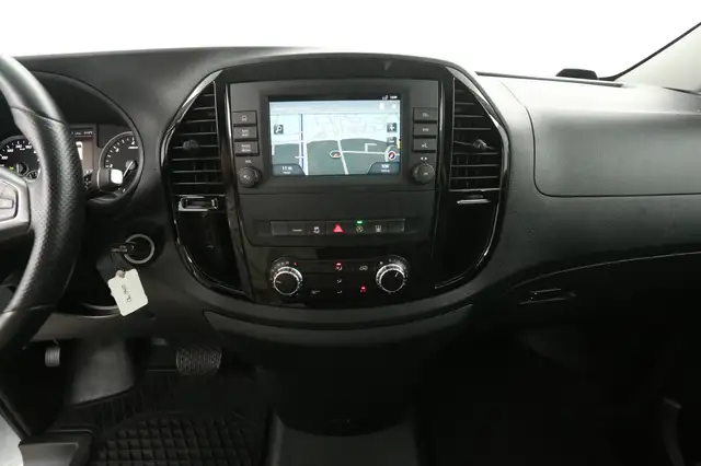 Mercedes-Benz Vito view 11